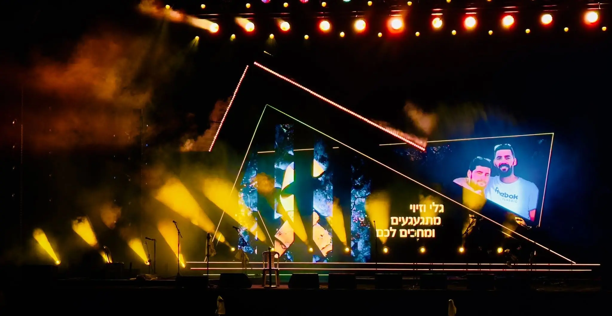 סיפור אישי על במת שירים בכיכר